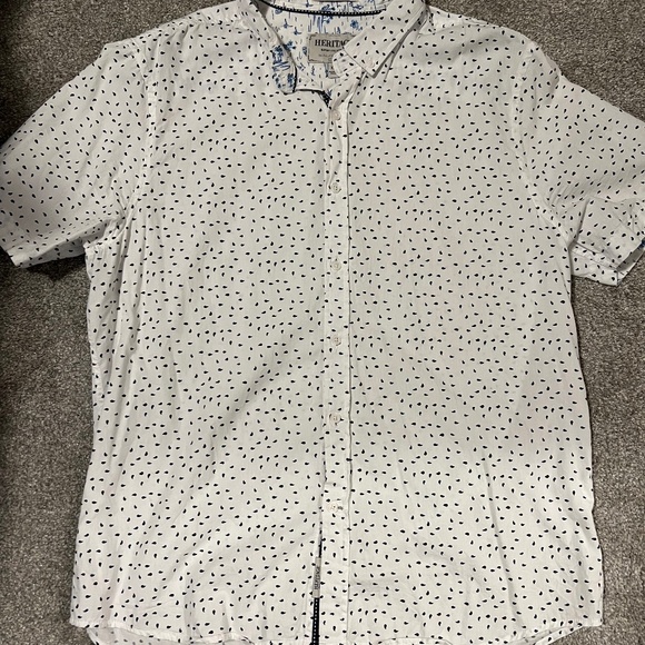 Short sleeved buttoned shirt - Picture 1 of 3
